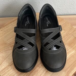 Easy Street Wise Womens Round Mary Jane Shoes 6.5M grey new